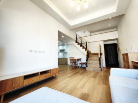 水電更新衛浴翻修更新廚具系統櫃更新系統傢俱包膜地板及扶手更換陽台新增塑環木地板全室油漆門窗更新工程